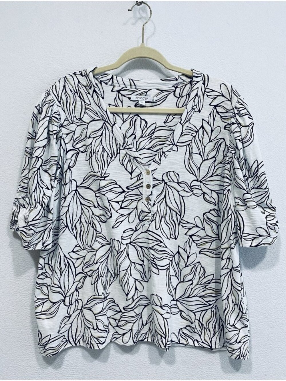 Chicos Top Womens XXL Floral Slub Knit Henley Shirred Sleeve Boho Mature Beachy